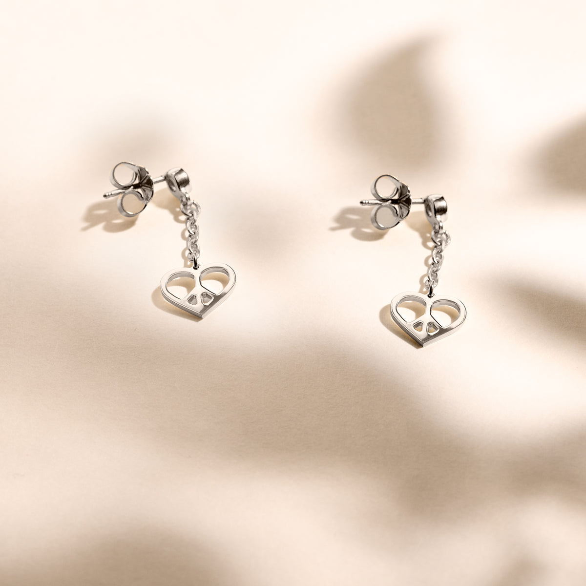 Boucles d'oreilles Peace x Les Félines Paris.