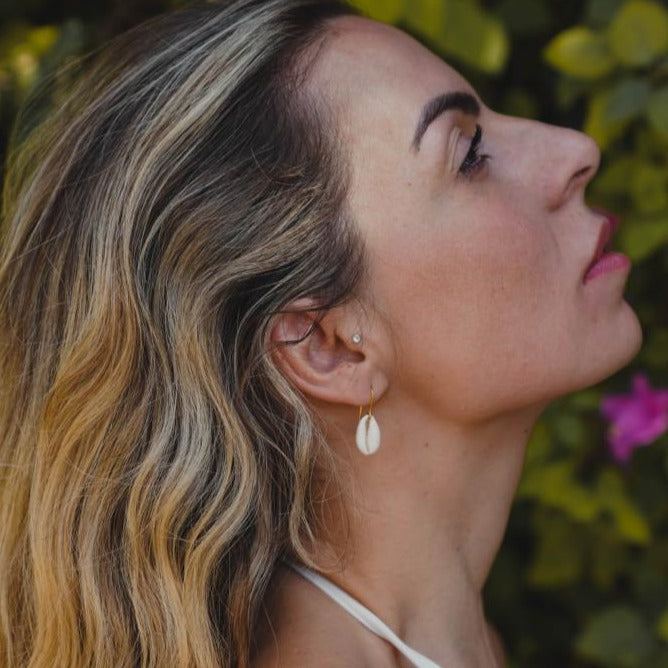 Boucle d'oreille cauri plaqué or