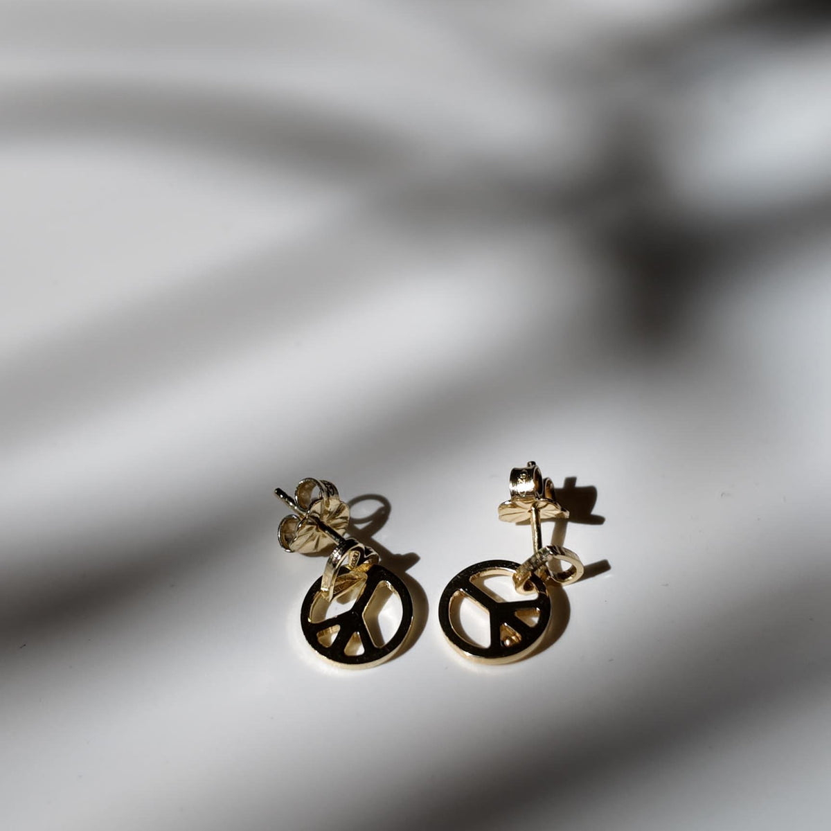 boucles d'oreilles peace and love plaque or