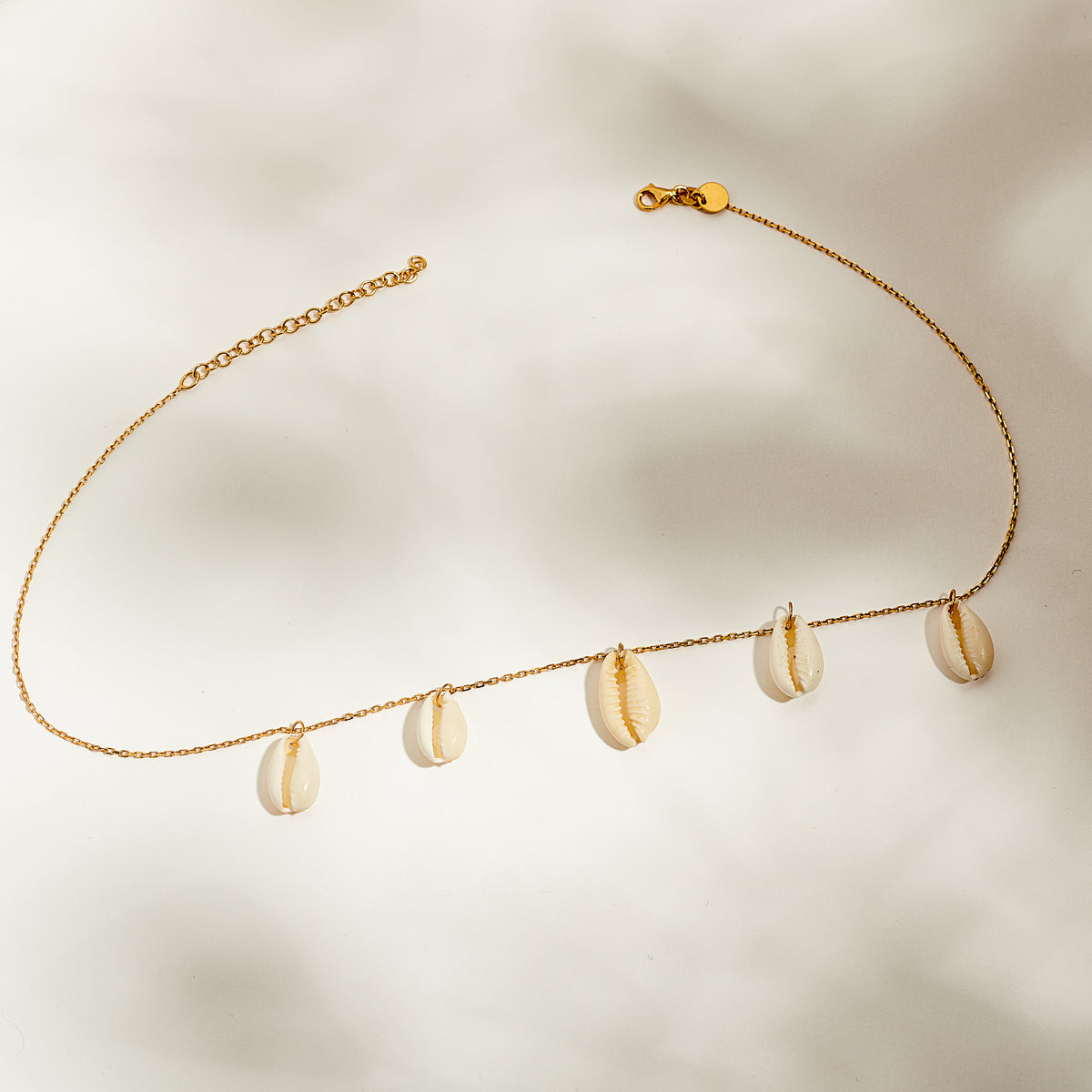 Collier Cauri 5 Coquillages plaqué Or - LES FÉLINES PARIS